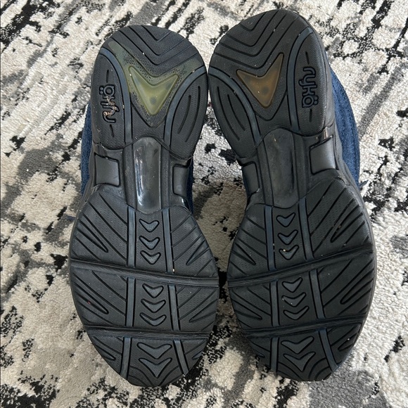 Ryka Women's walking shoes size 7, Navy blue Suede upper laces Shoes - Picture 2 of 6